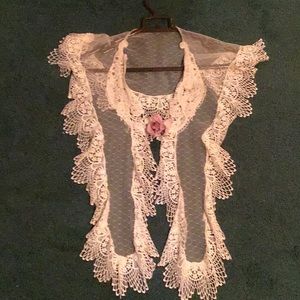 Gorgeous lace collar